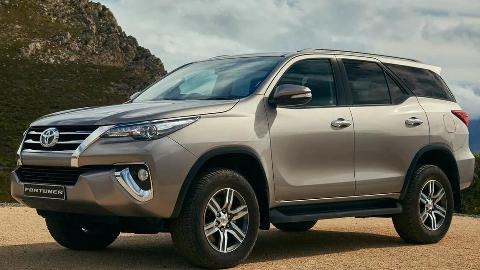 Аренда авто Toyota Fortuner - preview #1